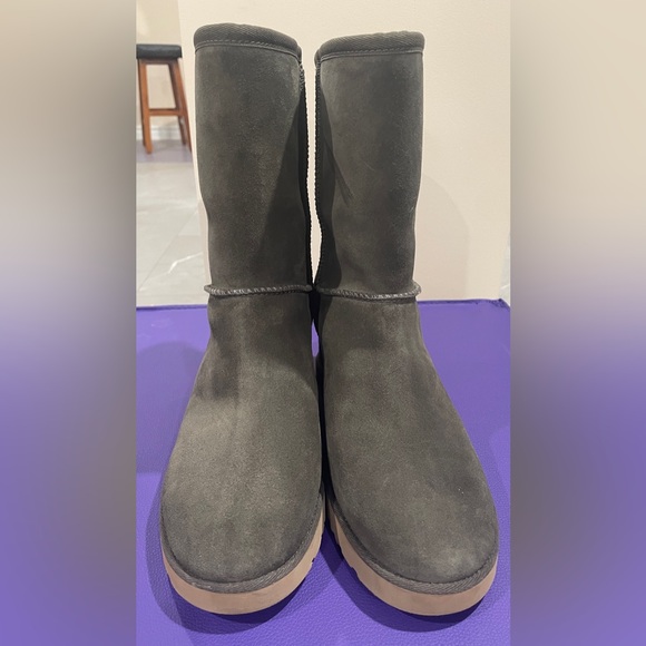 UGG Gray Classic Femme Short Boots Size 10 NEVER WORN - Picture 6 of 9